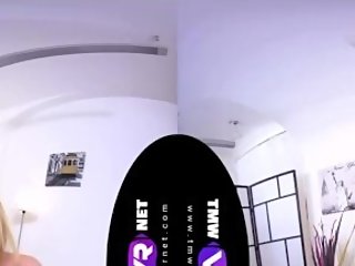 Full VR nice Babe Playing whit Dildo