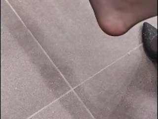 foot airing in tights by japanese girl