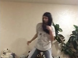 Eli pisses her tight gray jeans